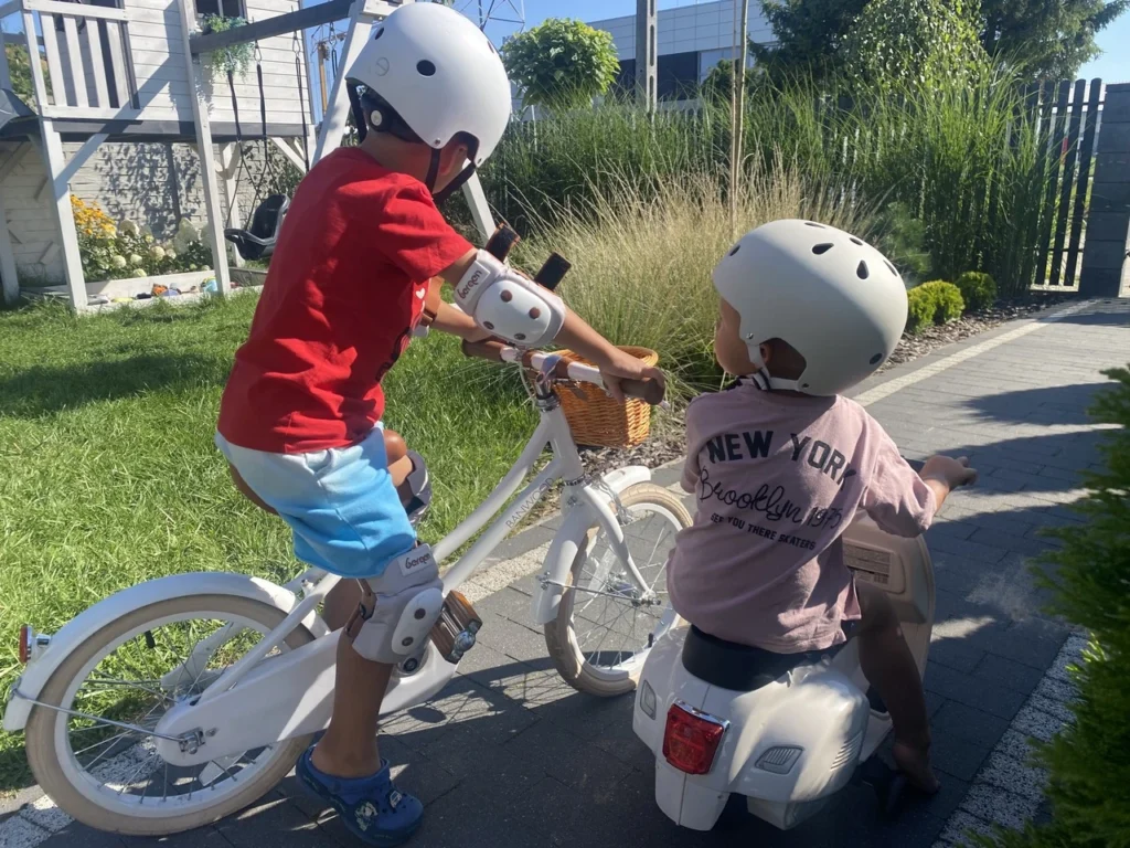 Pojazdy na dwór dla dzieci - rowerki, motorki, hulajnogi